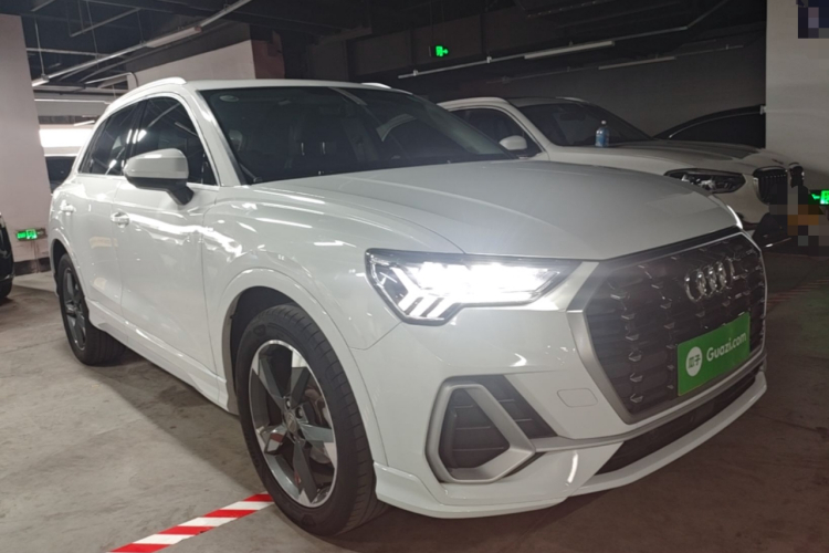Audi Q3 2021 car image #4