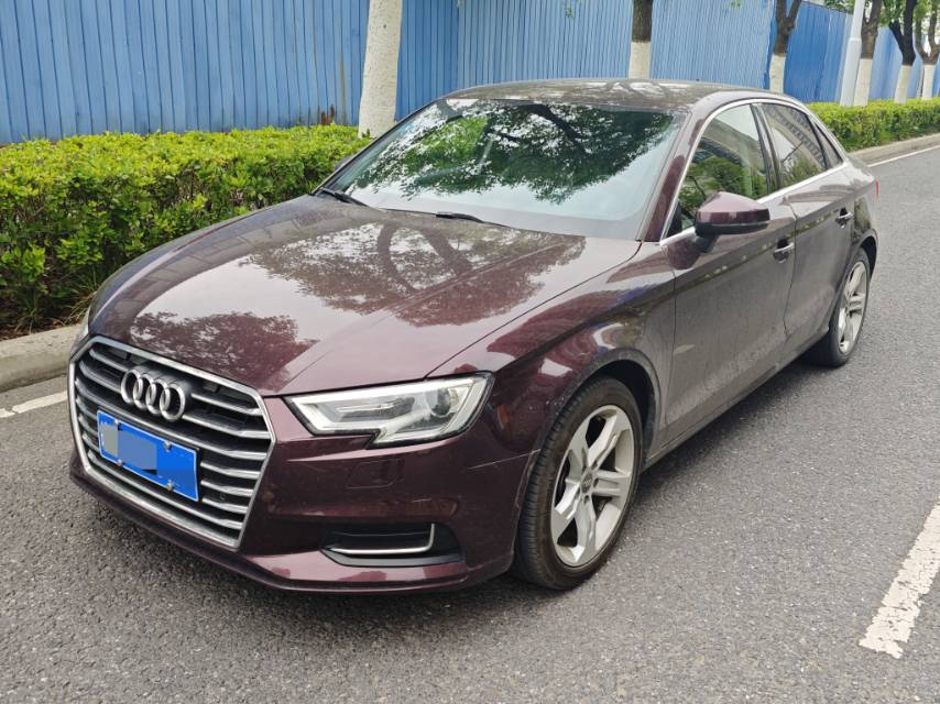2020 immagine di auto 