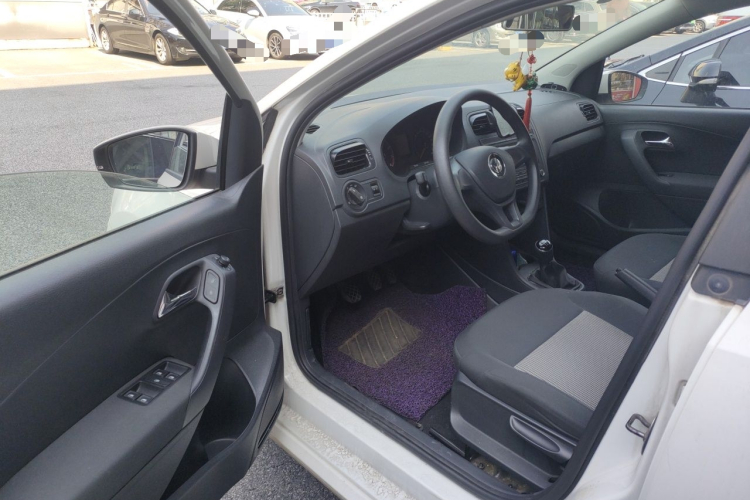 Volkswagen Polo 2017 car image #9