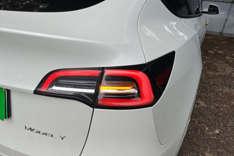Tesla Model Y 2022 #8 Tesla Model Y 2022 car image #8