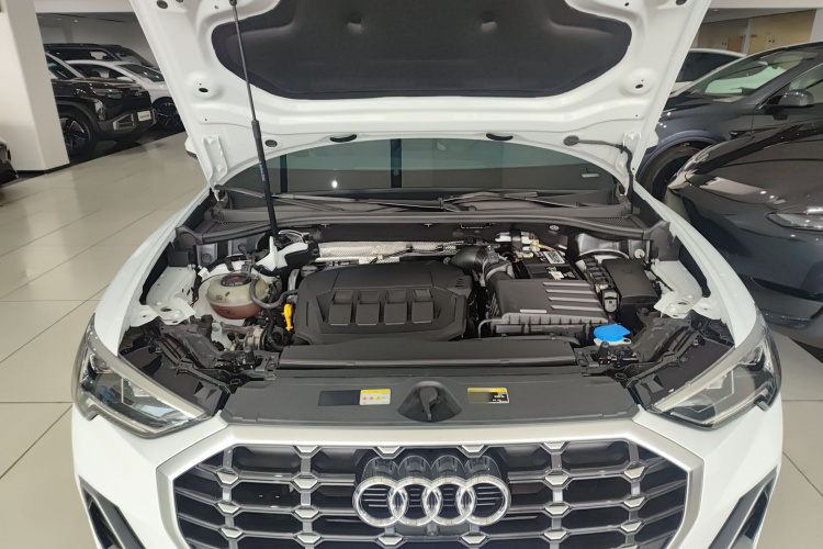 Audi Q3 2023 #22 Audi Q3 2023 car image #22