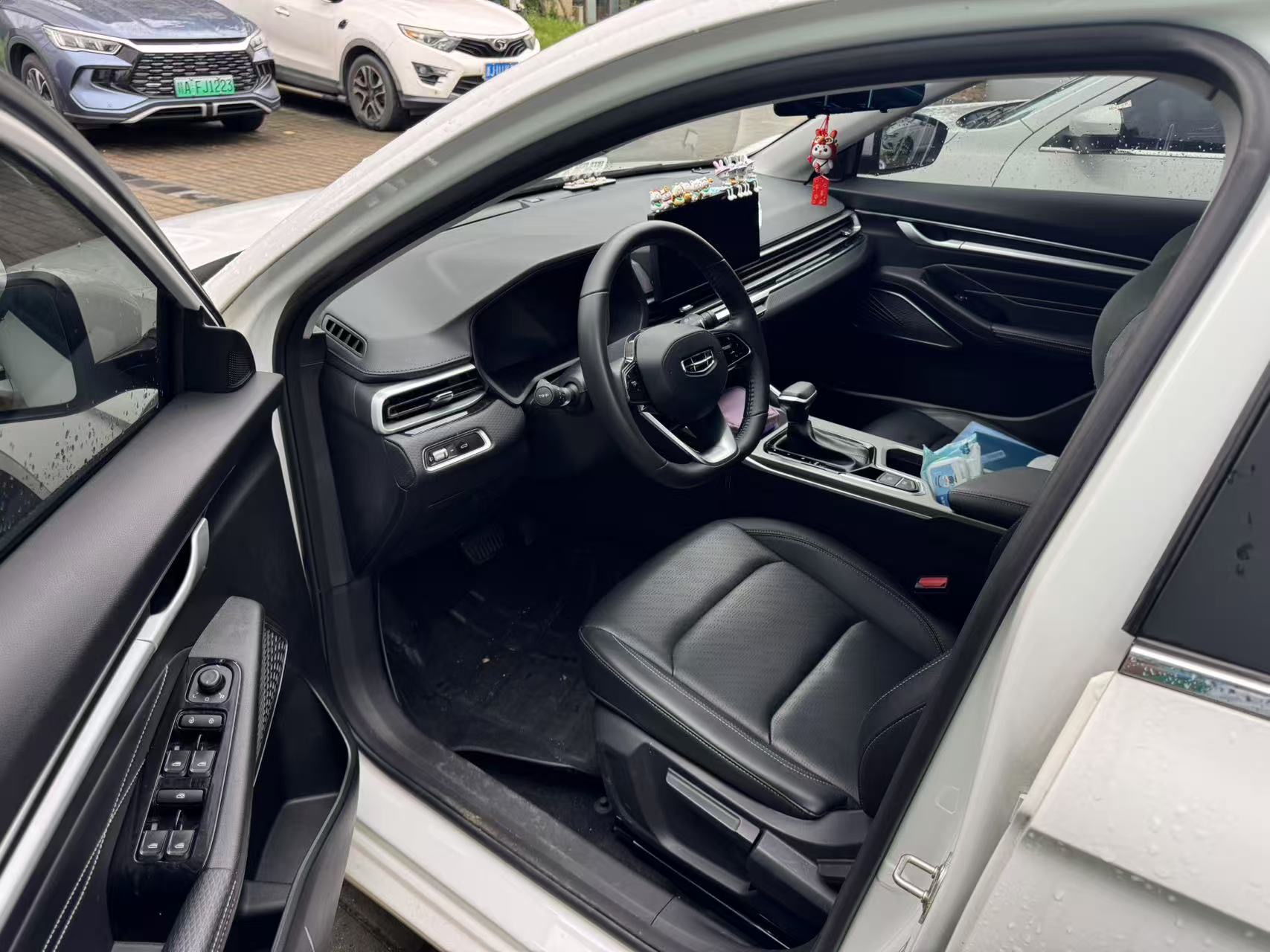 GEELY Emgrand 2023 car image #2