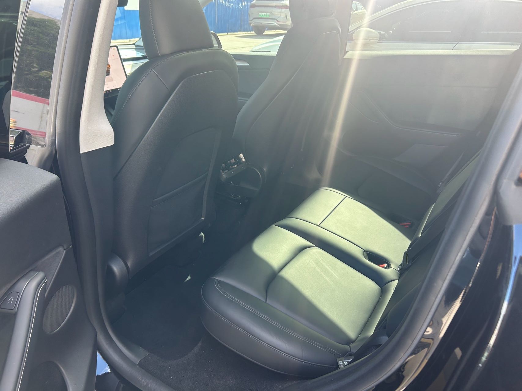 Tesla Model Y 2023 car image #3