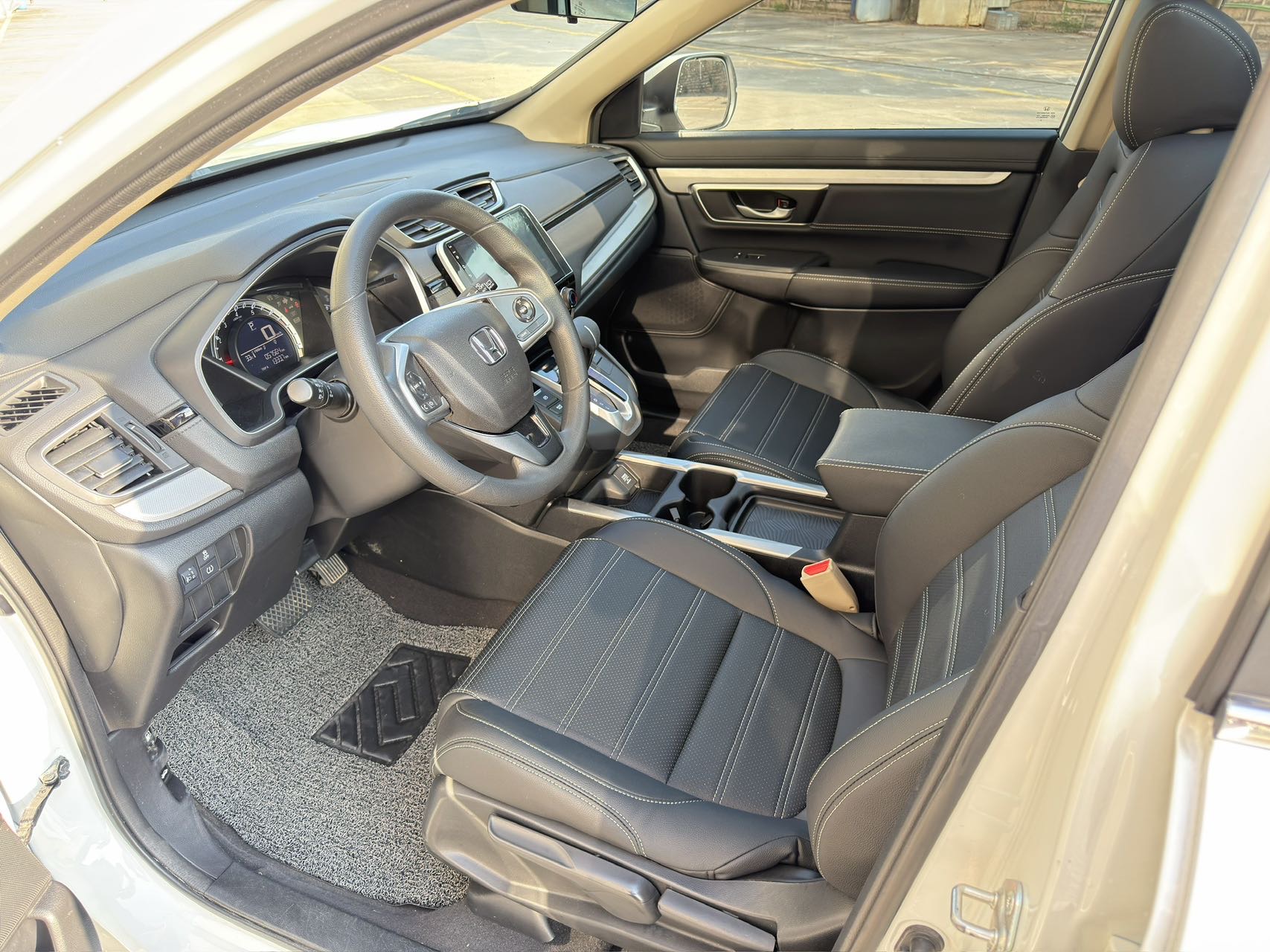 2019 car image #7