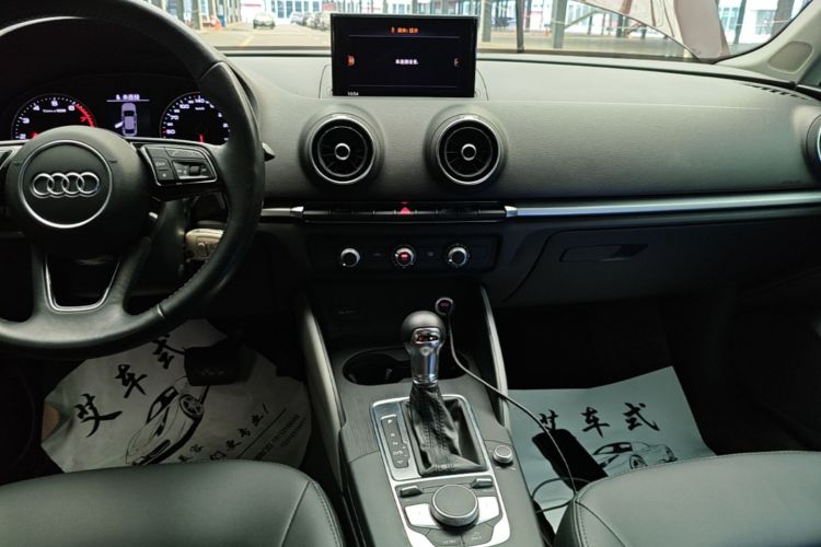Audi A3 2018 car image #13