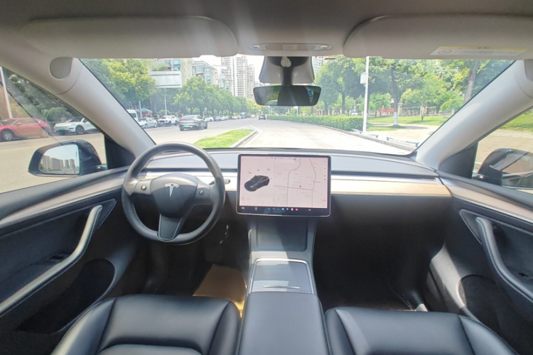 Tesla Model Y 2021 #17 Tesla Model Y 2021 car image #17