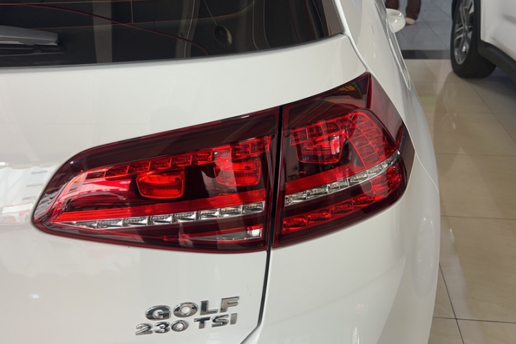 Volkswagen Golf 2017 car image #10