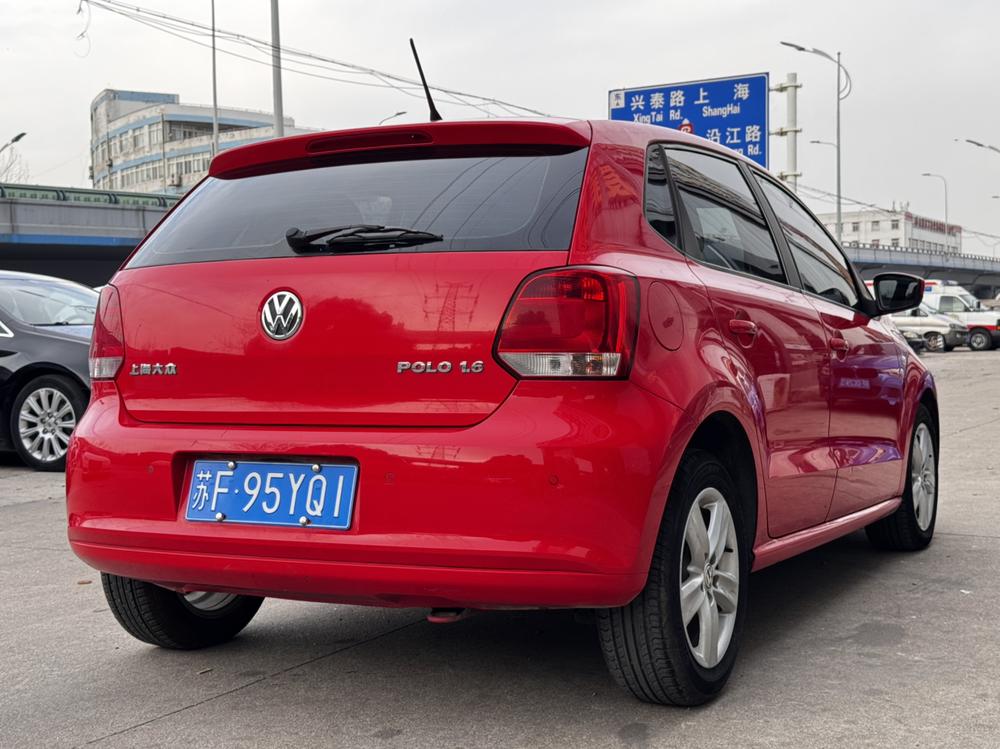 Volkswagen Polo 2012 car image #6