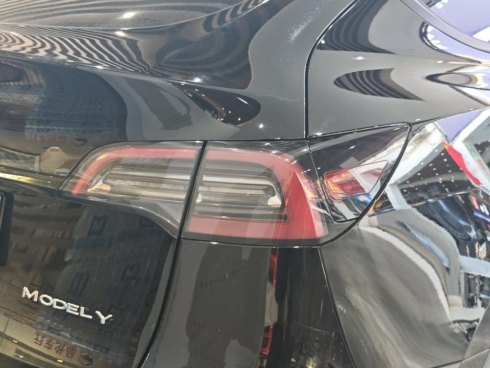 Tesla Model Y 2021 car image #4