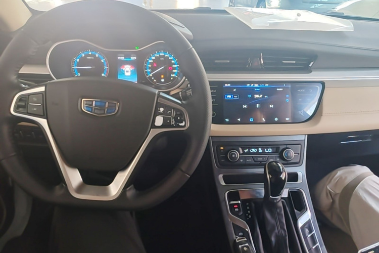 GEELY Emgrand 2018 car image #10