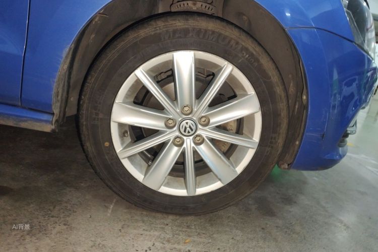 Volkswagen Polo 2015 car image #9