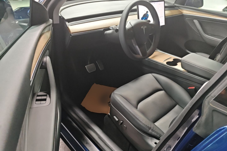 Tesla Model Y 2021 #16 Tesla Model Y 2021 car image #16