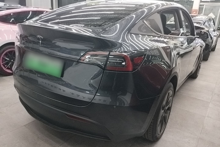 Tesla Model Y 2024 car image #5