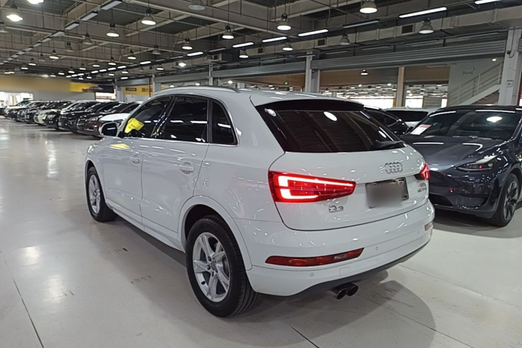 Audi Q3 2016 car image #5