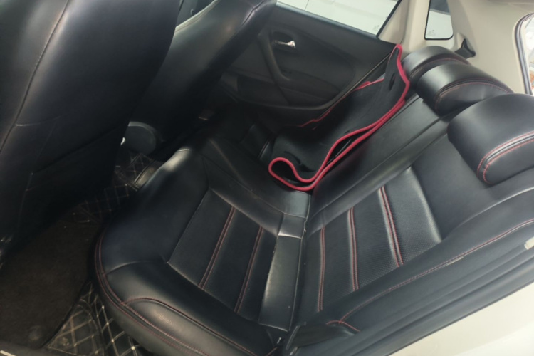 Volkswagen Polo 2016 car image #17