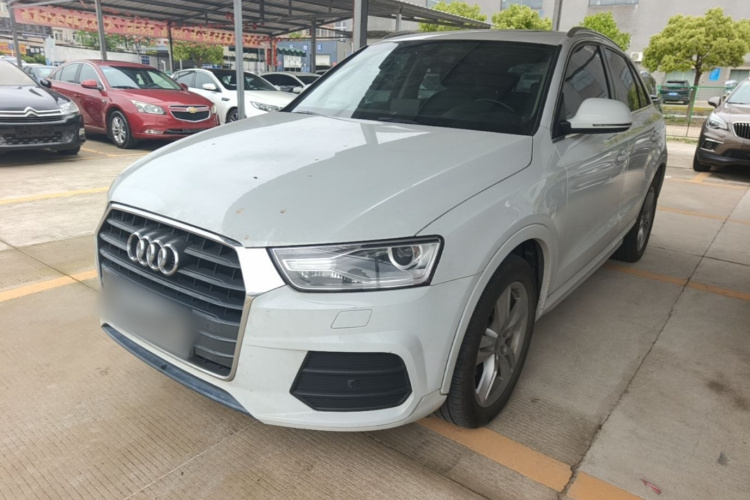 Audi Q3 2017 car image #2