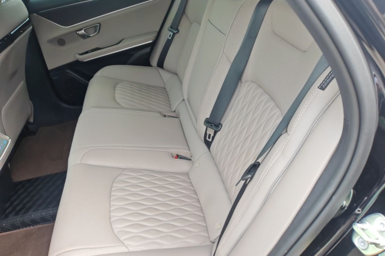 BYD Han 2025 car image #17