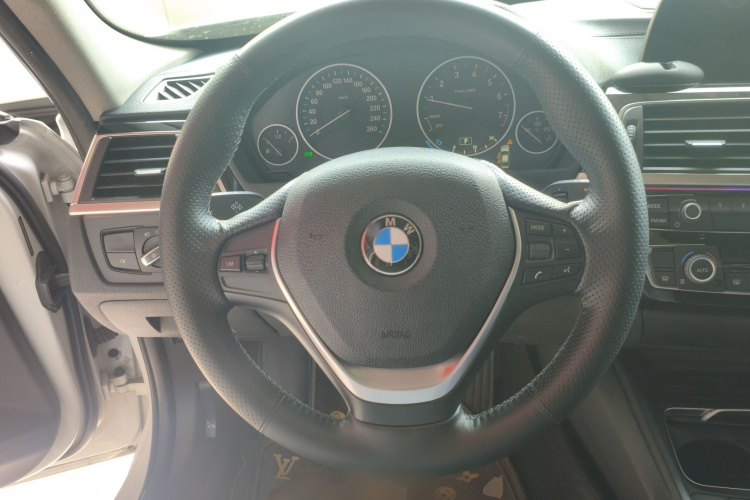 BMW 3 Series 2018 car image #15