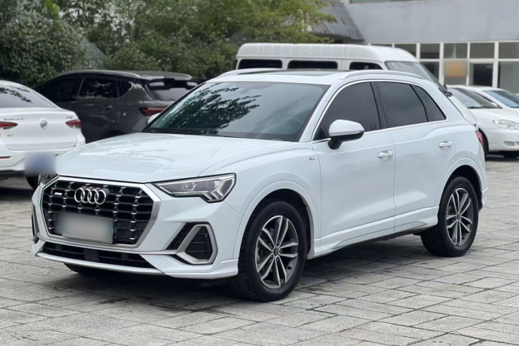 Audi Q3 2021 car image #2
