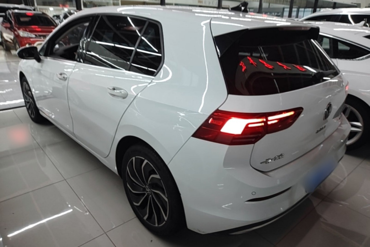 Volkswagen Golf 2022 car image #5