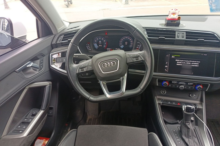 Audi Q3 2021 car image #15