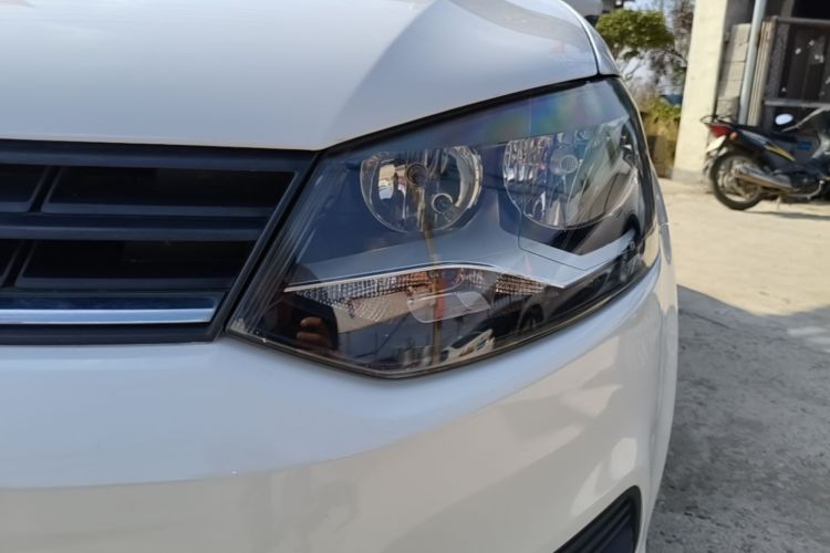 Volkswagen Polo 2017 car image #23