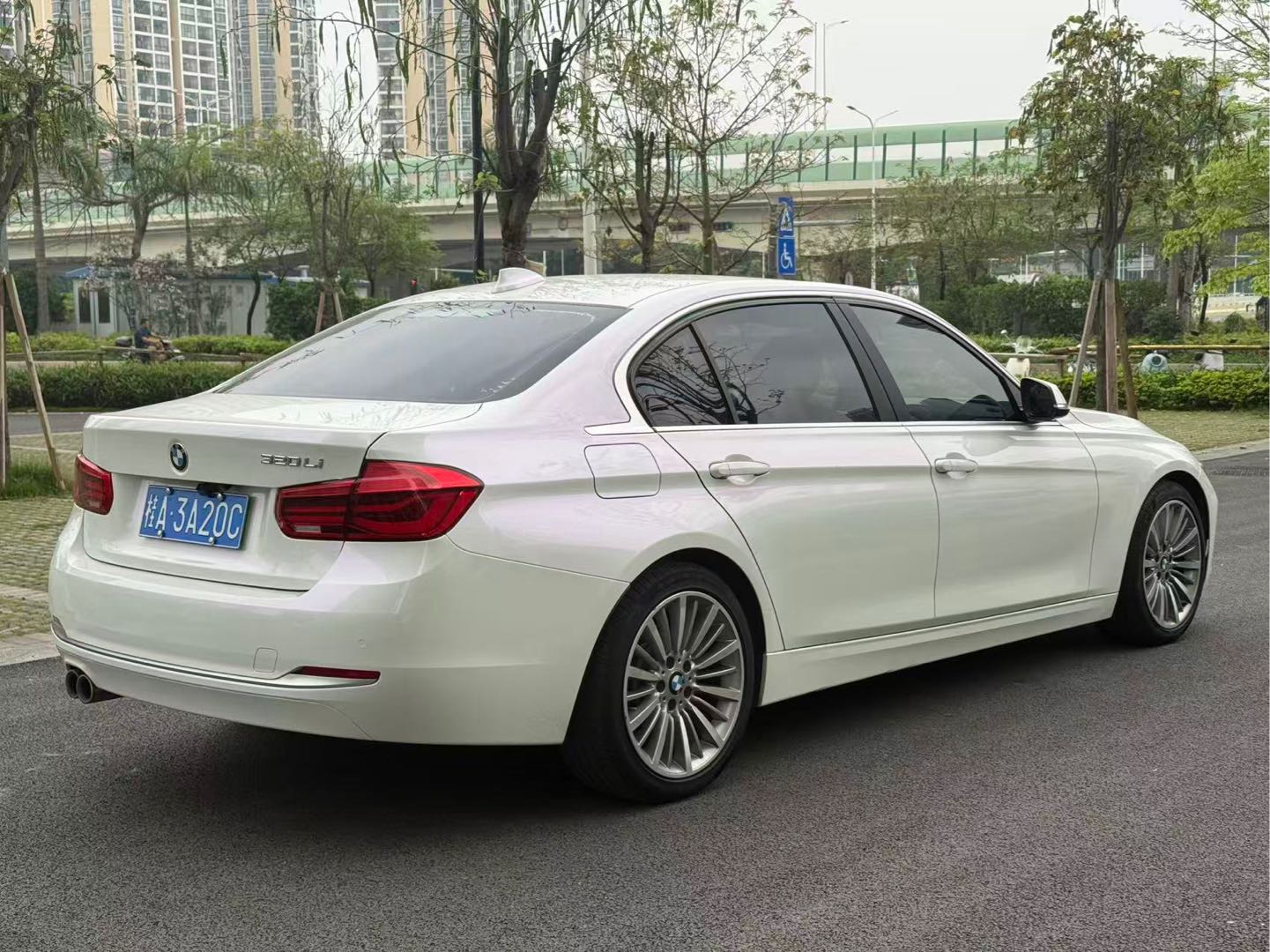 BMW 3 Series 2018 #11 BMW 3 Series 2018 car image #11