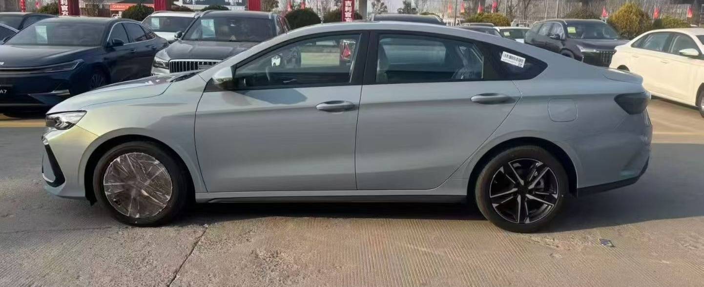 GEELY Binray 2026 car image #5