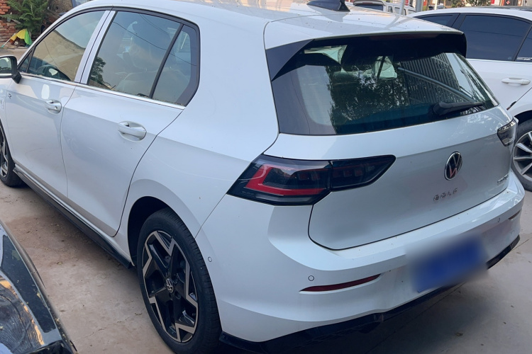 Volkswagen Golf 2026 car image #7
