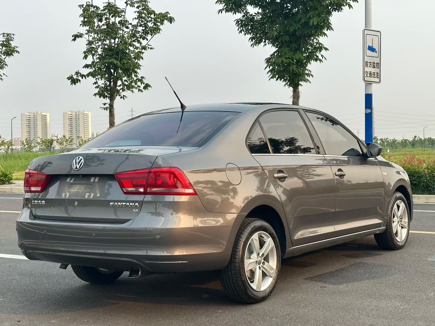 Volkswagen Santana 2014 car image #3