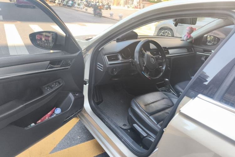 Volkswagen Bora 2016 car image #9