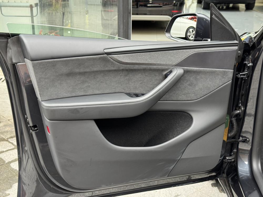 Tesla Model Y 2025 #8 Tesla Model Y 2025 car image #8