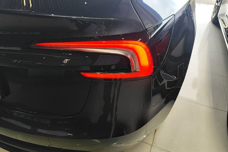 Tesla Model 3 2024 car image #8