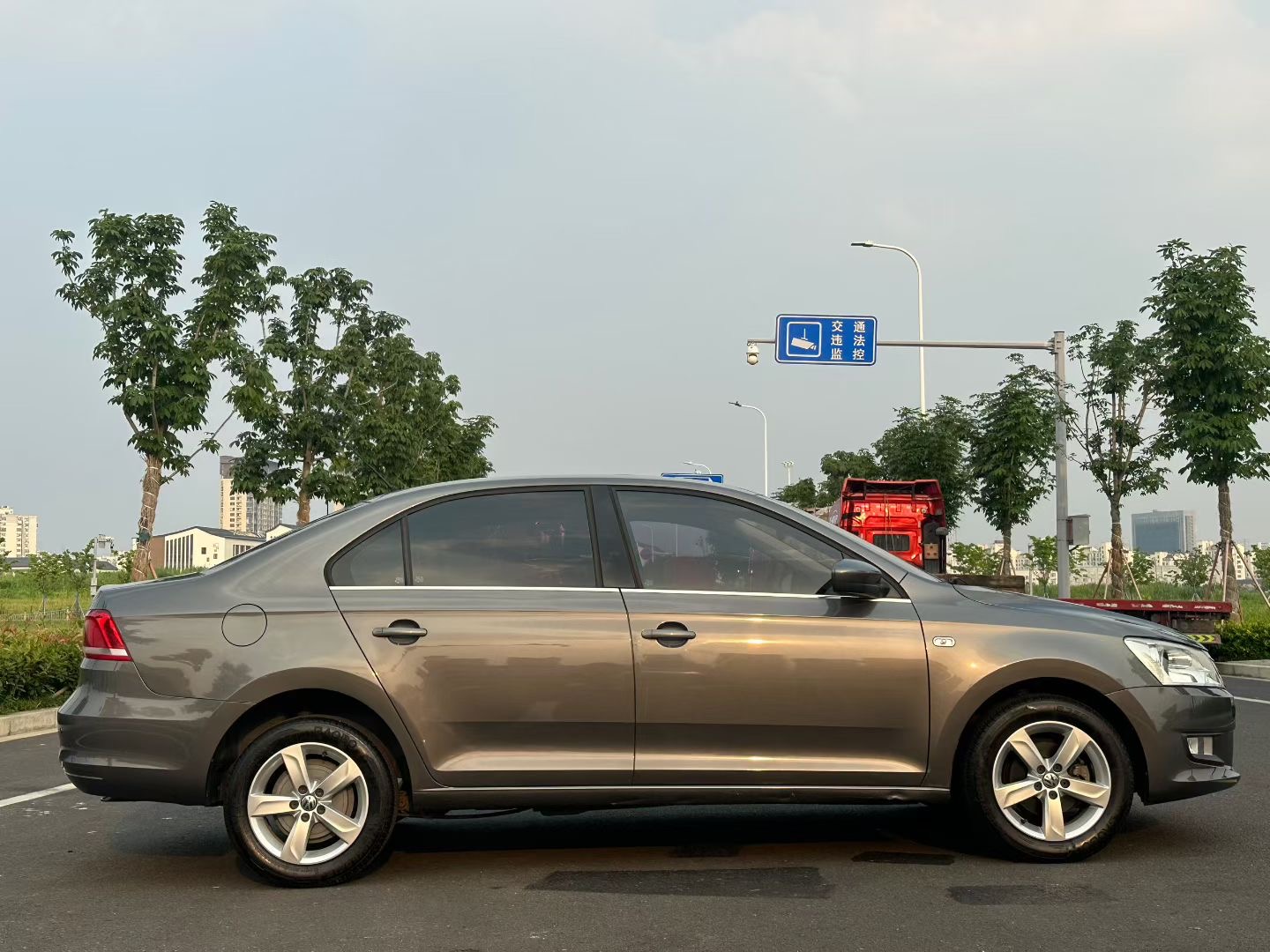 Volkswagen Santana 2014 car image #8