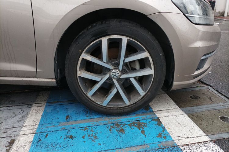 Volkswagen Golf 2020 car image #9