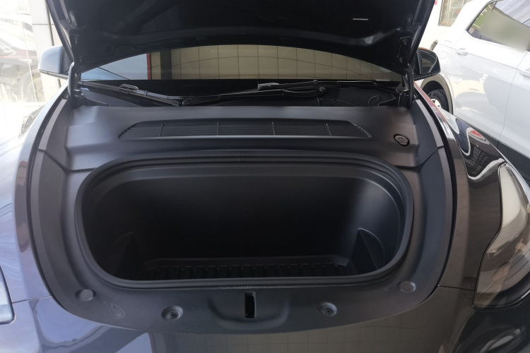 Tesla Model Y 2024 car image #22