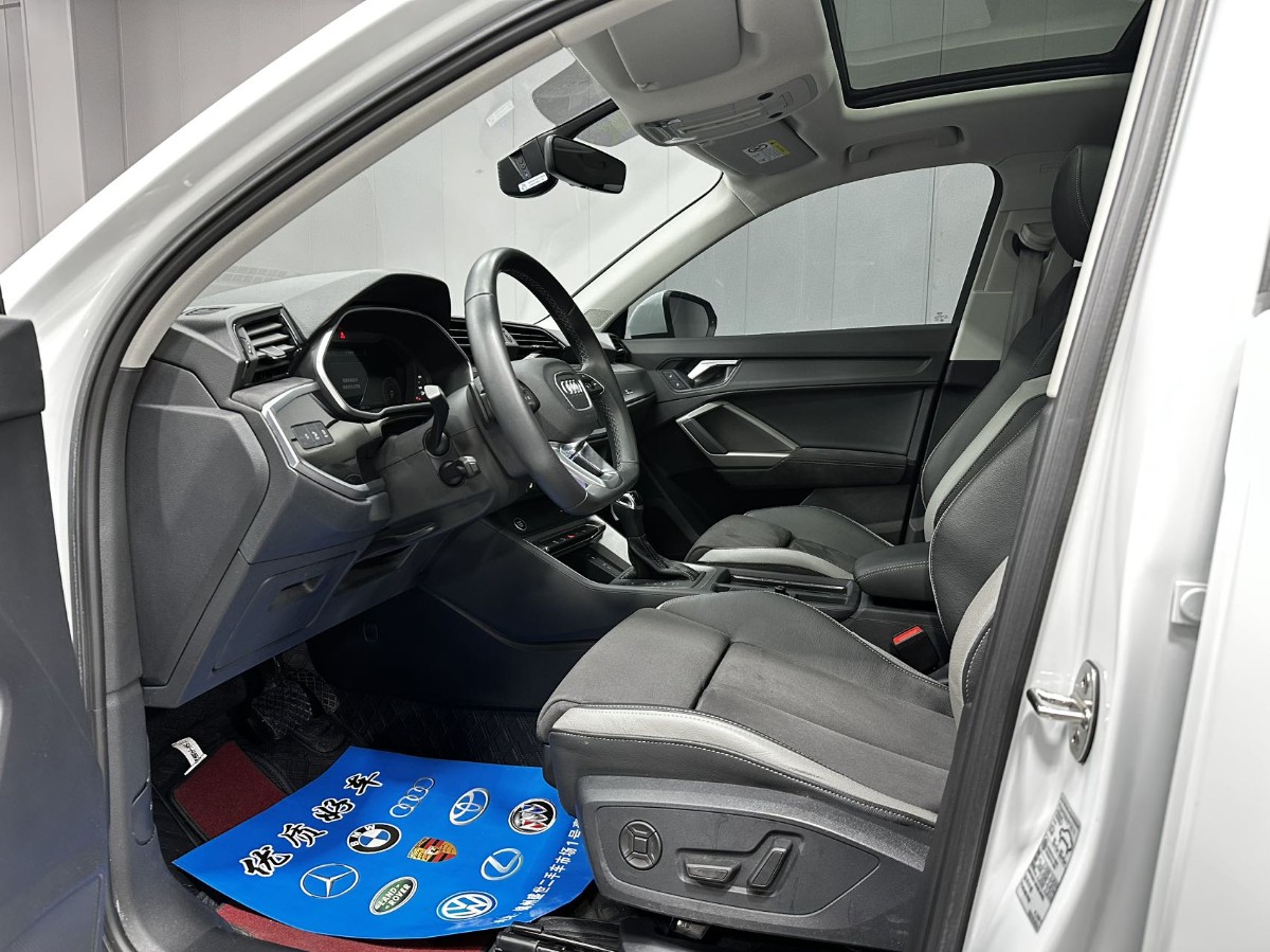 Audi Q3 2022 car image #4