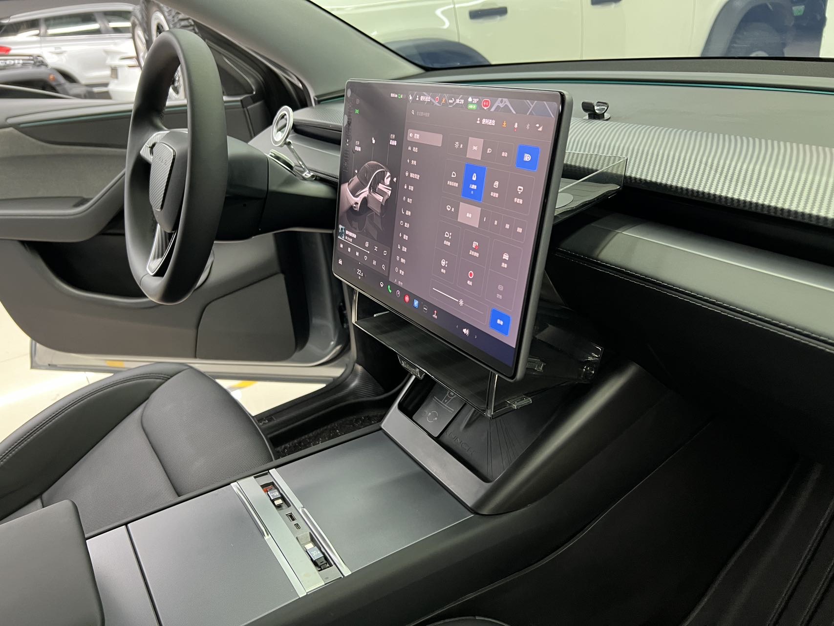 Tesla Model Y 2025 #11 Tesla Model Y 2025 car image #11