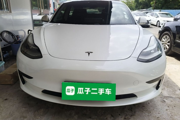 Tesla Model 3 2020 car image #3