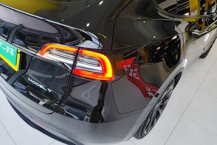 Tesla Model Y 2023 #8 Tesla Model Y 2023 car image #8