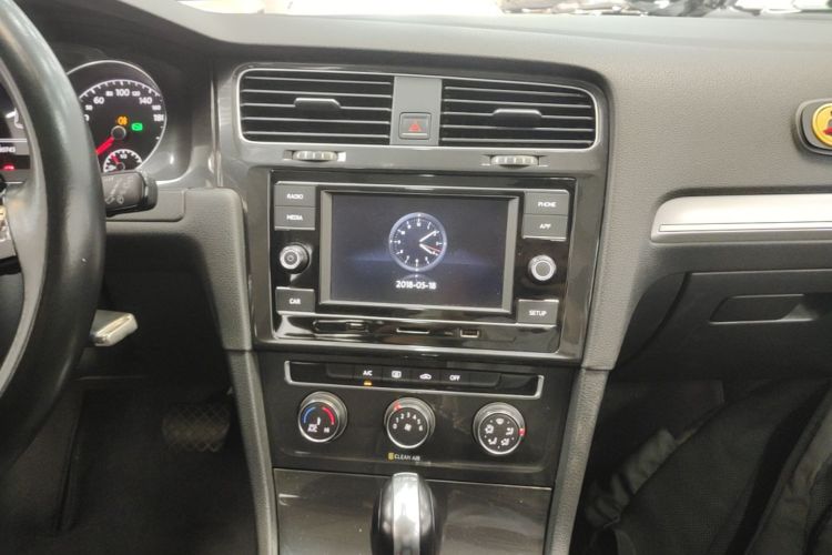 Volkswagen Golf 2018 car image #13