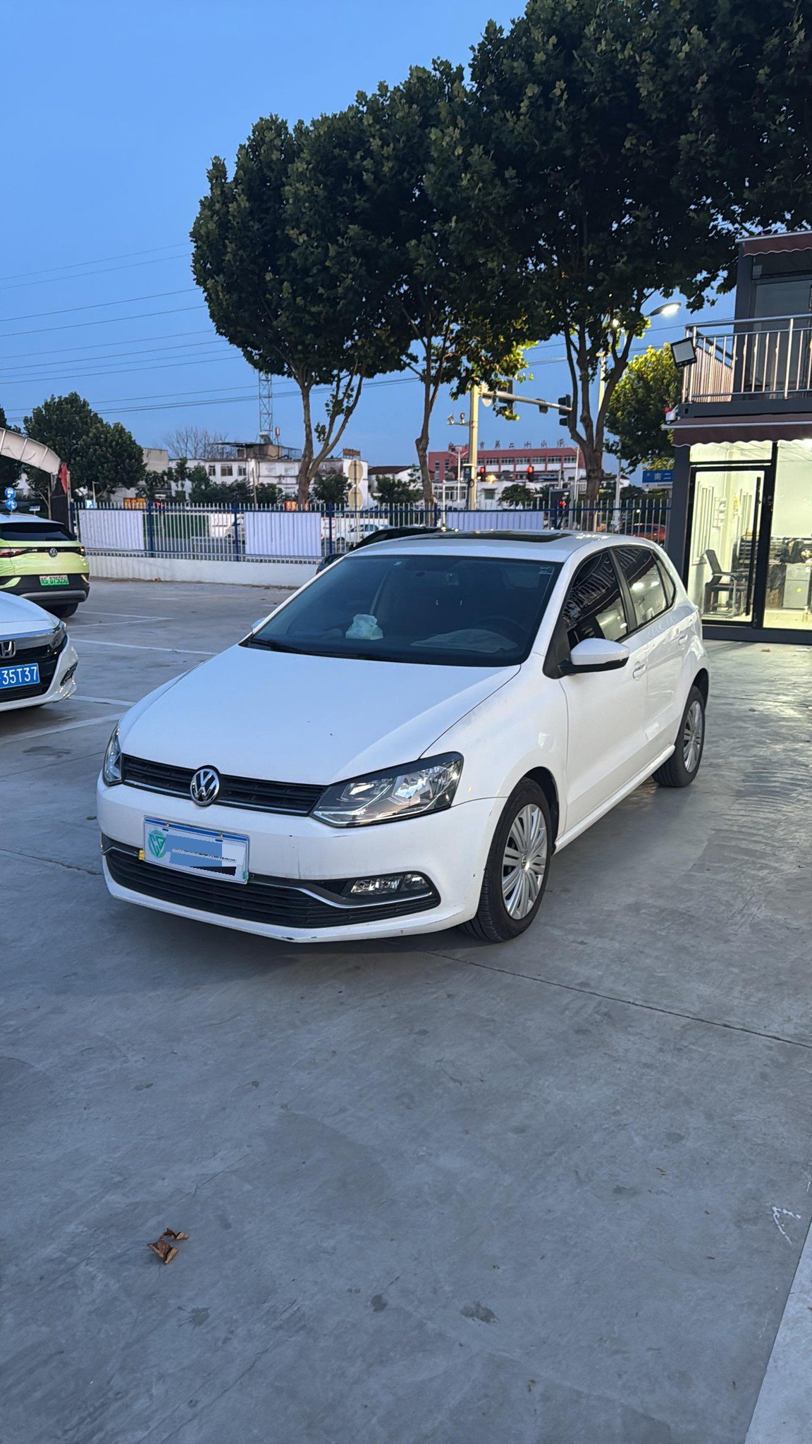 Volkswagen Polo 2018 car image 