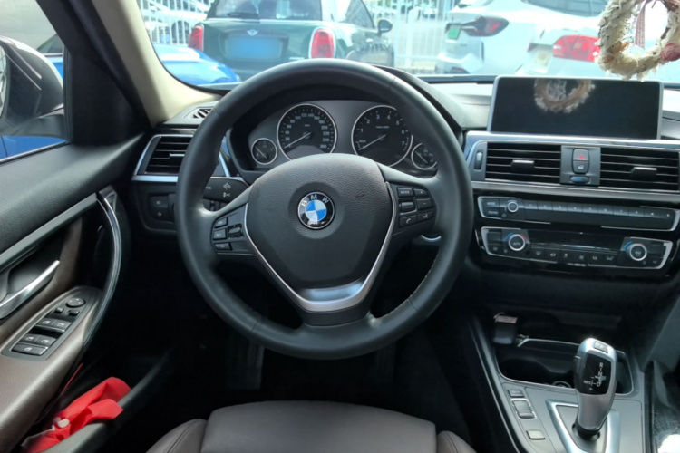 BMW 3 Series 2017 car image #15