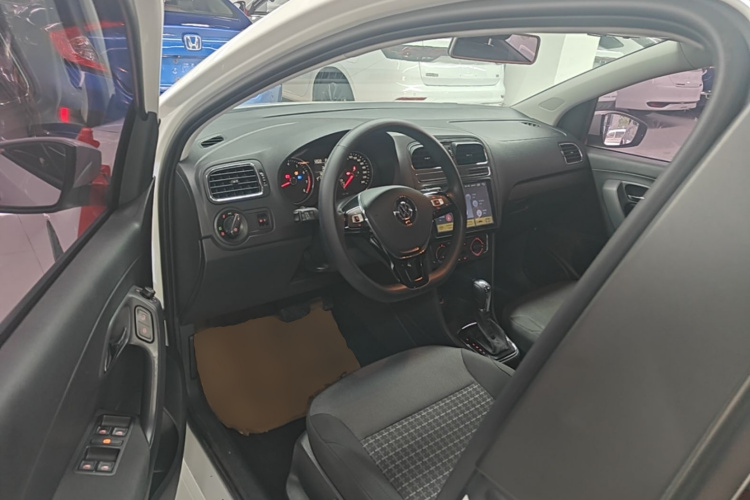 Volkswagen Polo 2016 #16 Volkswagen Polo 2016 car image #16