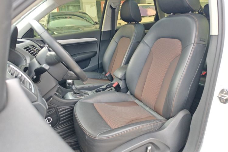 Audi Q3 2019 car image #15