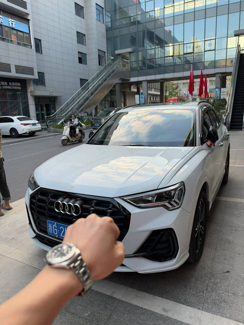 Audi Q3 2023 Audi Q3 2023 car image