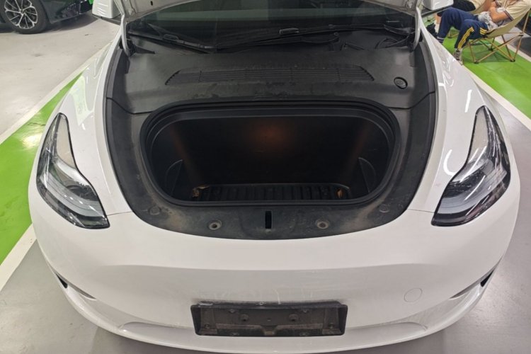 Tesla Model Y 2024 car image #20