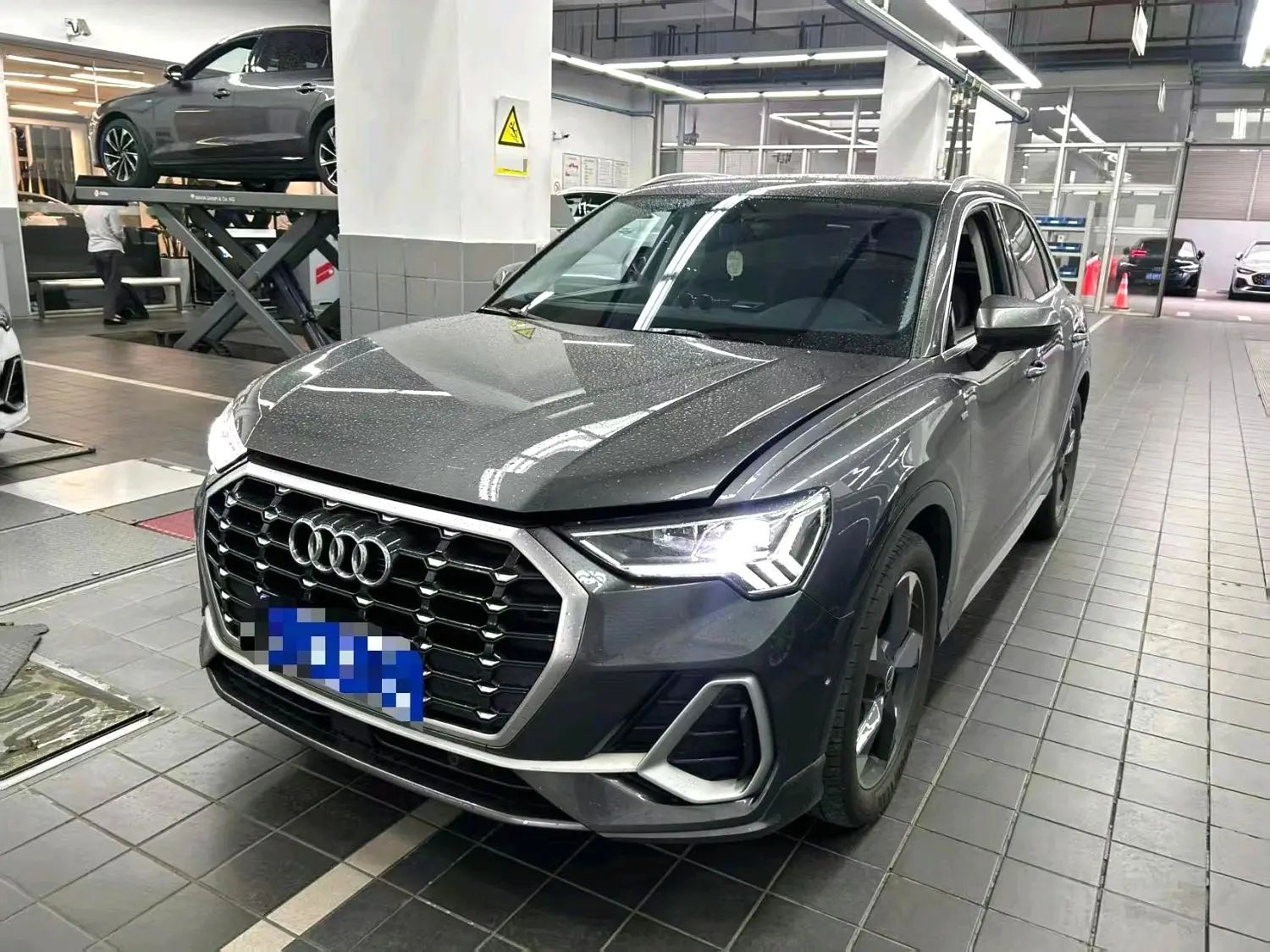 Audi Q3 2023 car image 