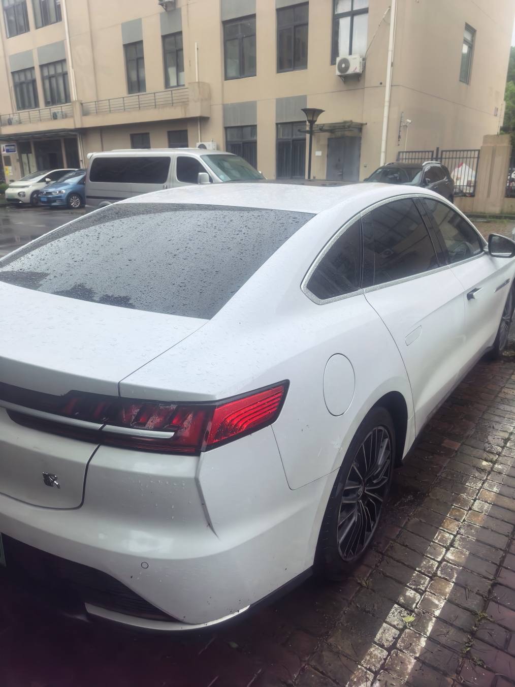 BYD Han 2023 car image #9