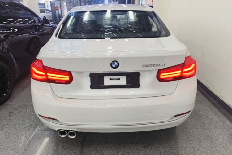 BMW 3 Series 2018 #4 BMW 3 Series 2018 car image #4